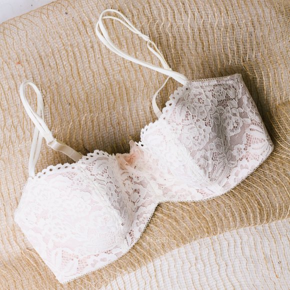 b.tempt'd Other - New w/tag B'tempt'd by Wacoal White Lace Bra 34DD Ciao Bella Balconette Bra